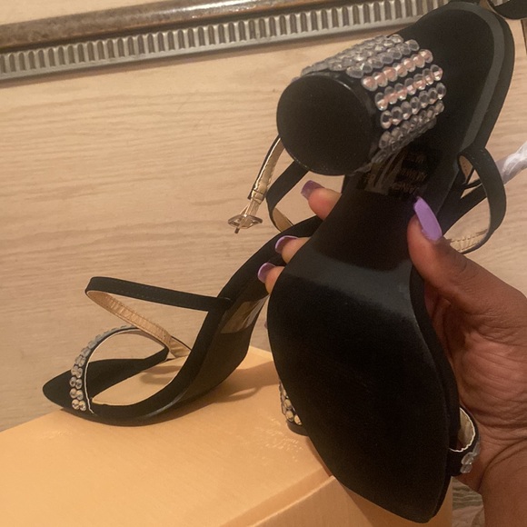 A chunky black bedazzled heel that’ll fit any occasion to have a wonderful time - Picture 4 of 7